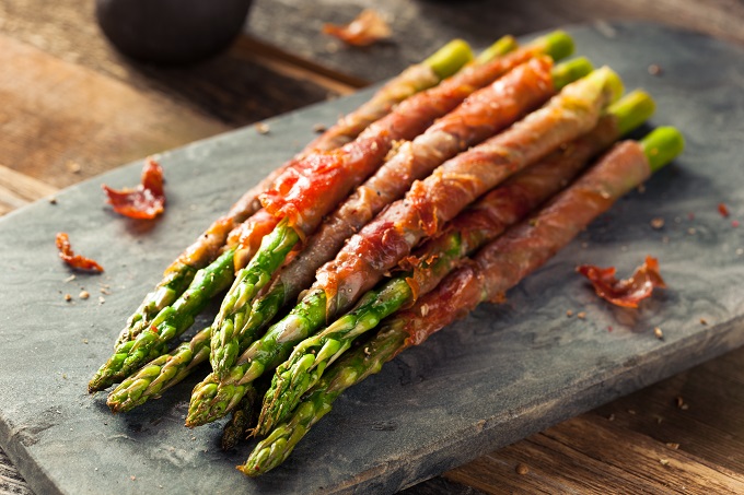 Prosciutto-wrapped asparagus